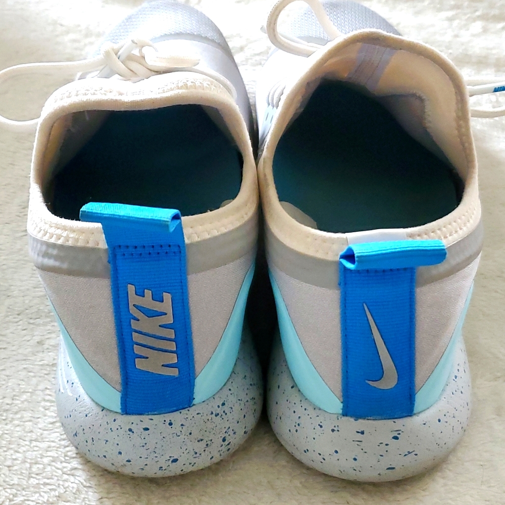 Nike - Picture 2 of 6